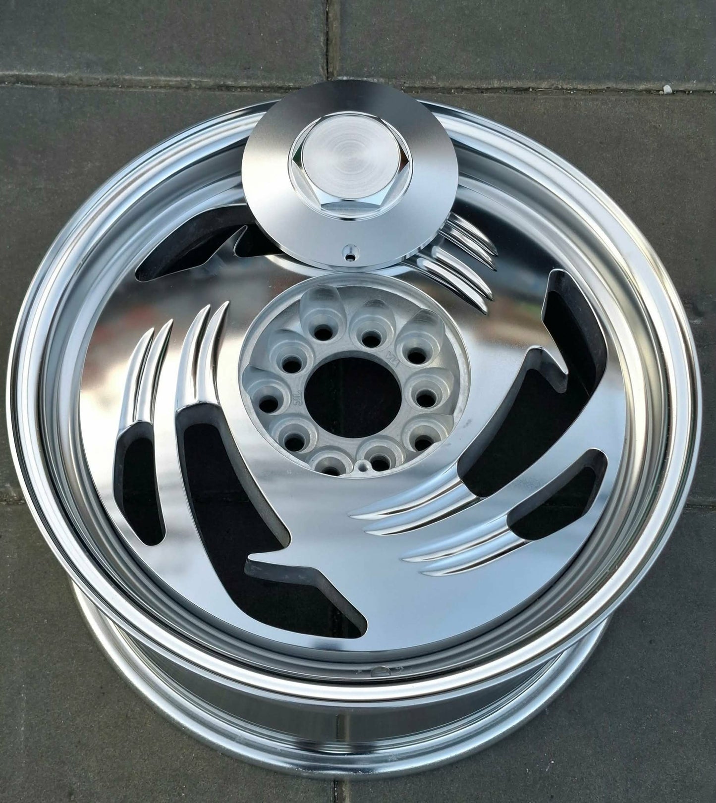 Racing Beat mad shark 16” set.